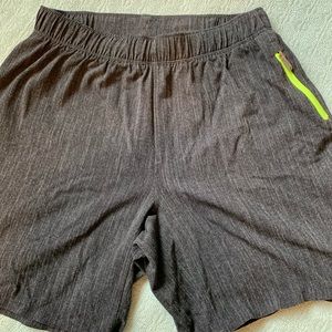 Lululemon men’s medium lined shorts